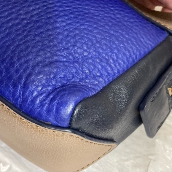Marc by Marc Jacobs
Sheltered Island Colorblock Blue Multi Leather Messenger Bag - Picture 9 of 10